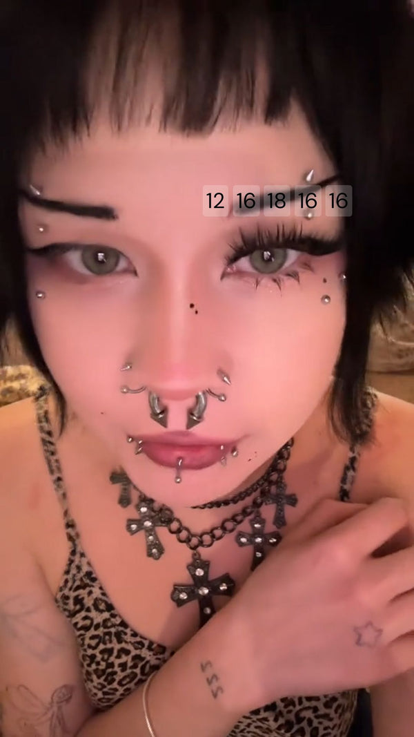 velvet touch_@ihatesneed_12 16 18 16 16.jpg